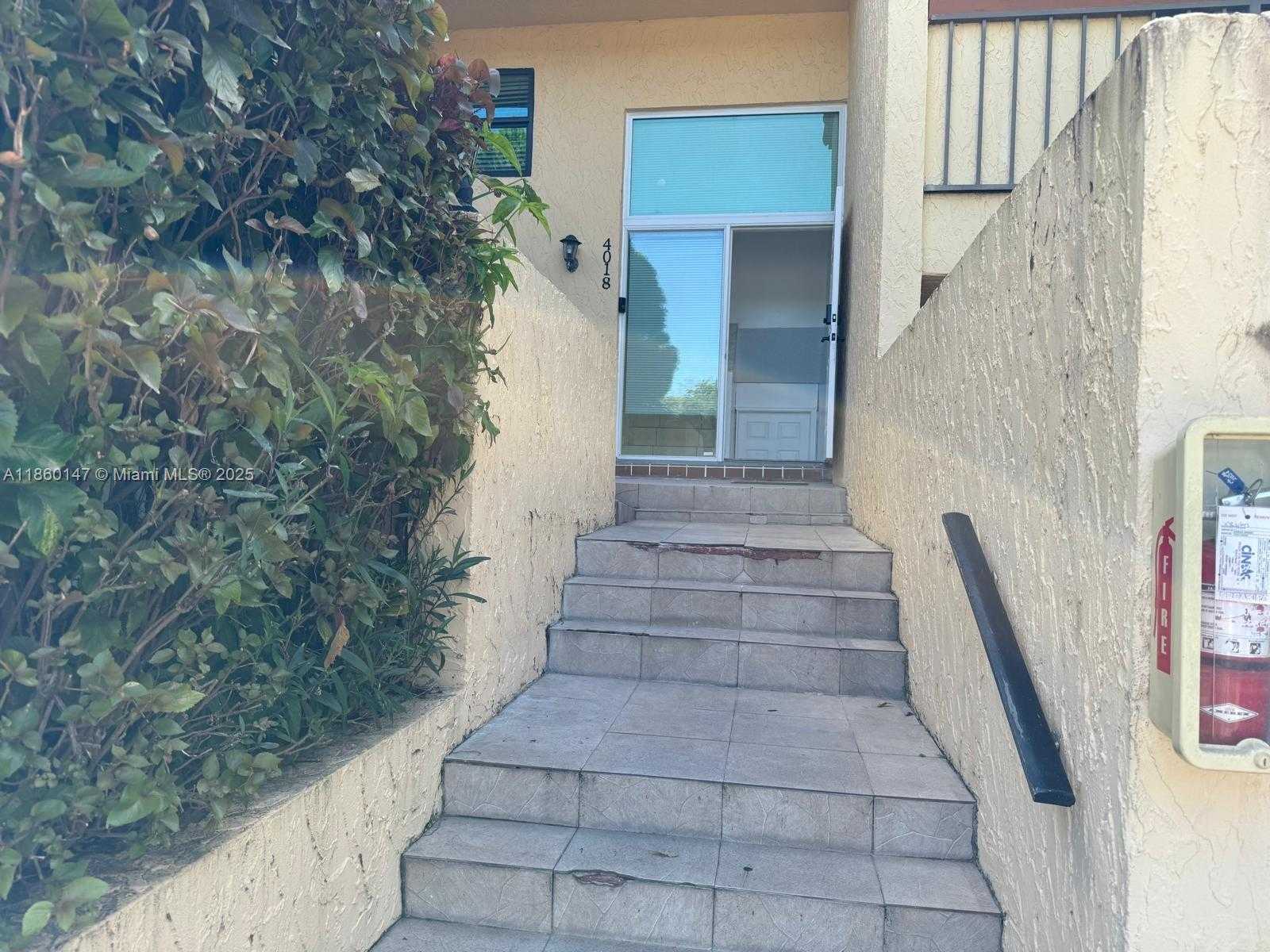 Small Image of 4018 DEL RíO WAY, Sunrise Number 2