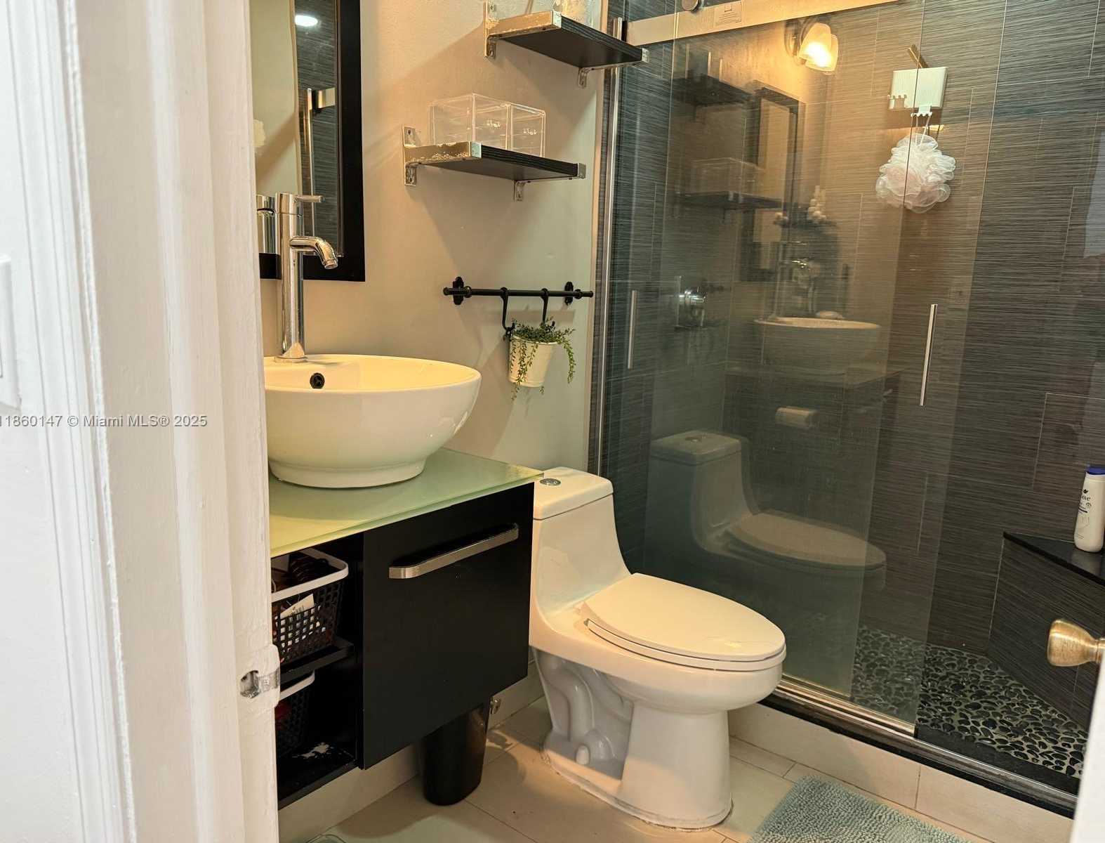 Small Image of 4018 DEL RíO WAY, Sunrise Number 29