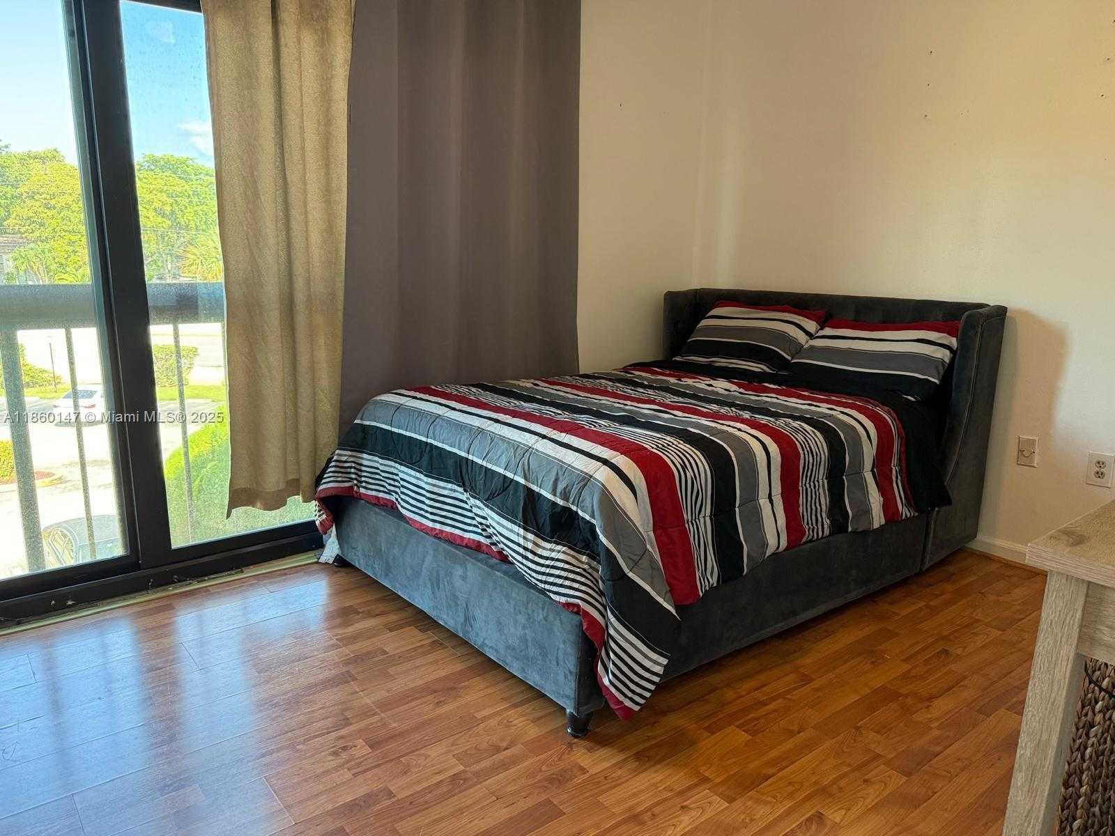 Small Image of 4018 DEL RíO WAY, Sunrise Number 32