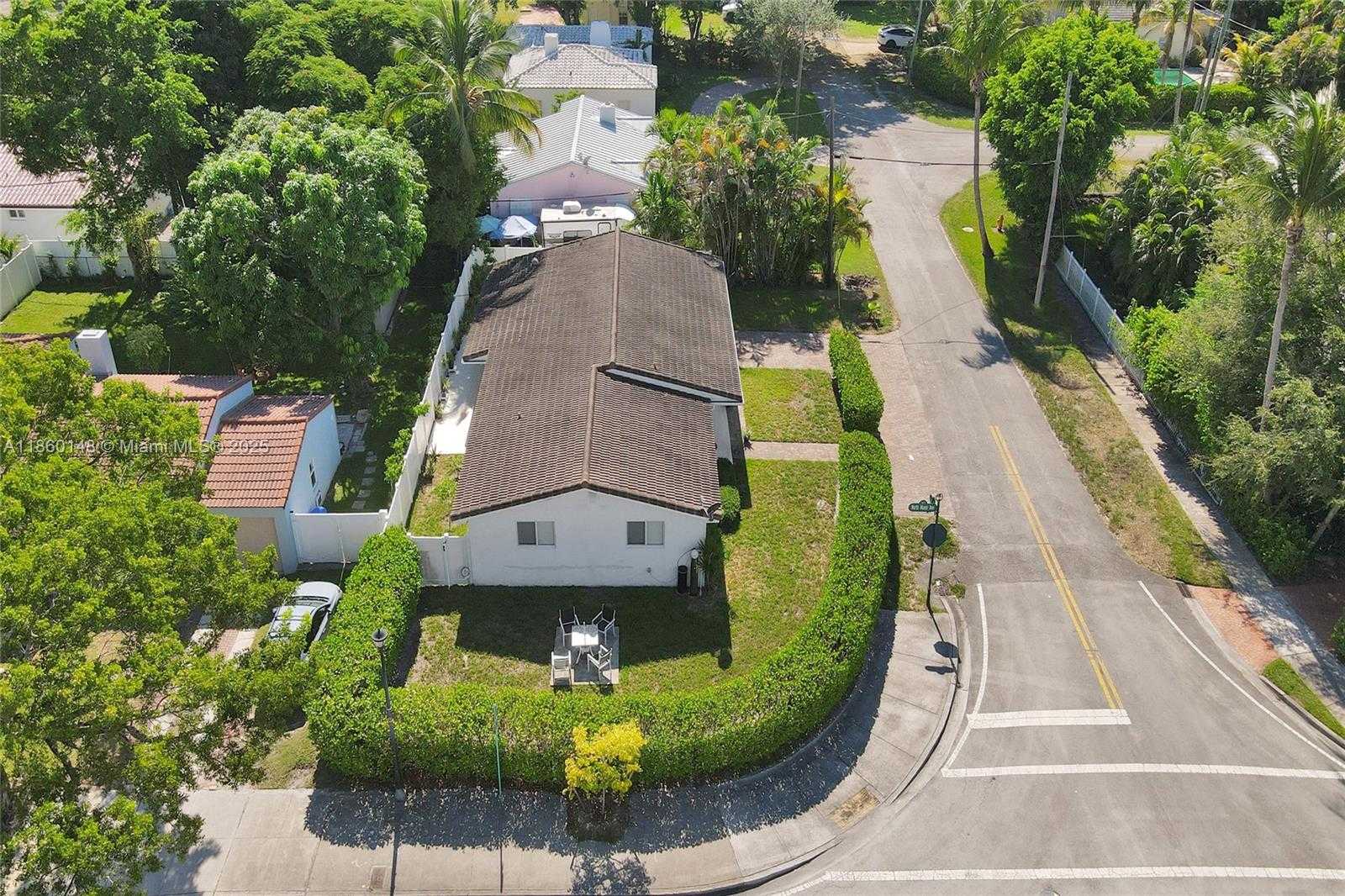 Small Image of 10 NORTH WEST 100TH ST, Miami Shores Number 11