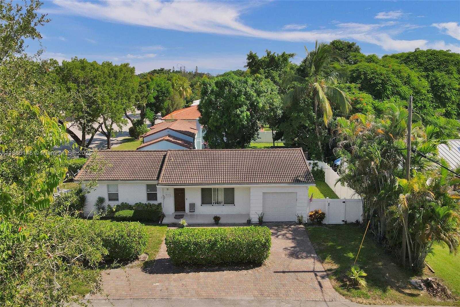 Small Image of 10 NORTH WEST 100TH ST, Miami Shores Number 4