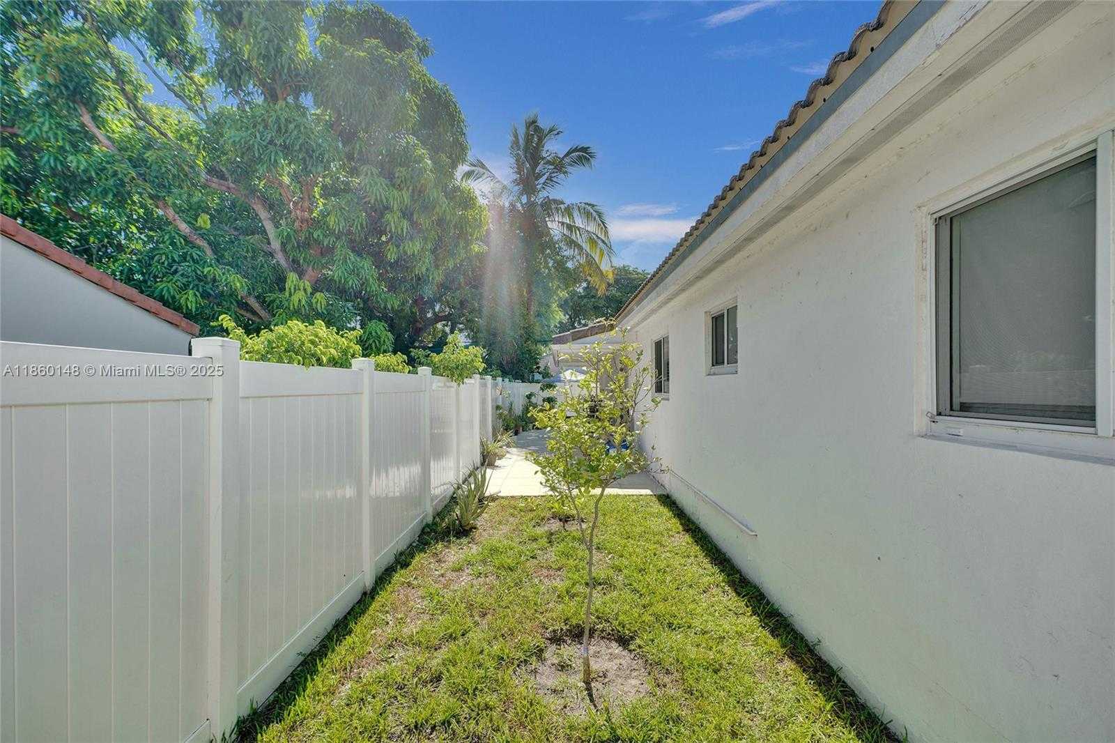 Small Image of 10 NORTH WEST 100TH ST, Miami Shores Number 59