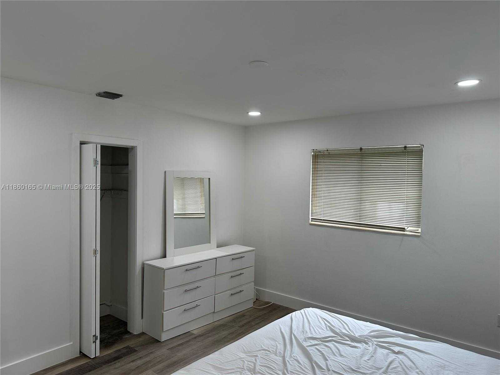 Small Image of 1691 NORTH EAST 177TH ST, North Miami Beach Number 11