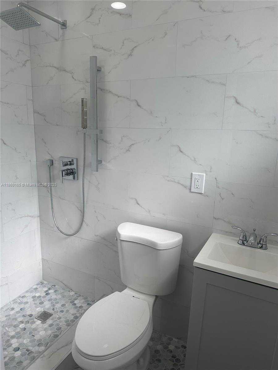 Small Image of 1691 NORTH EAST 177TH ST, North Miami Beach Number 18