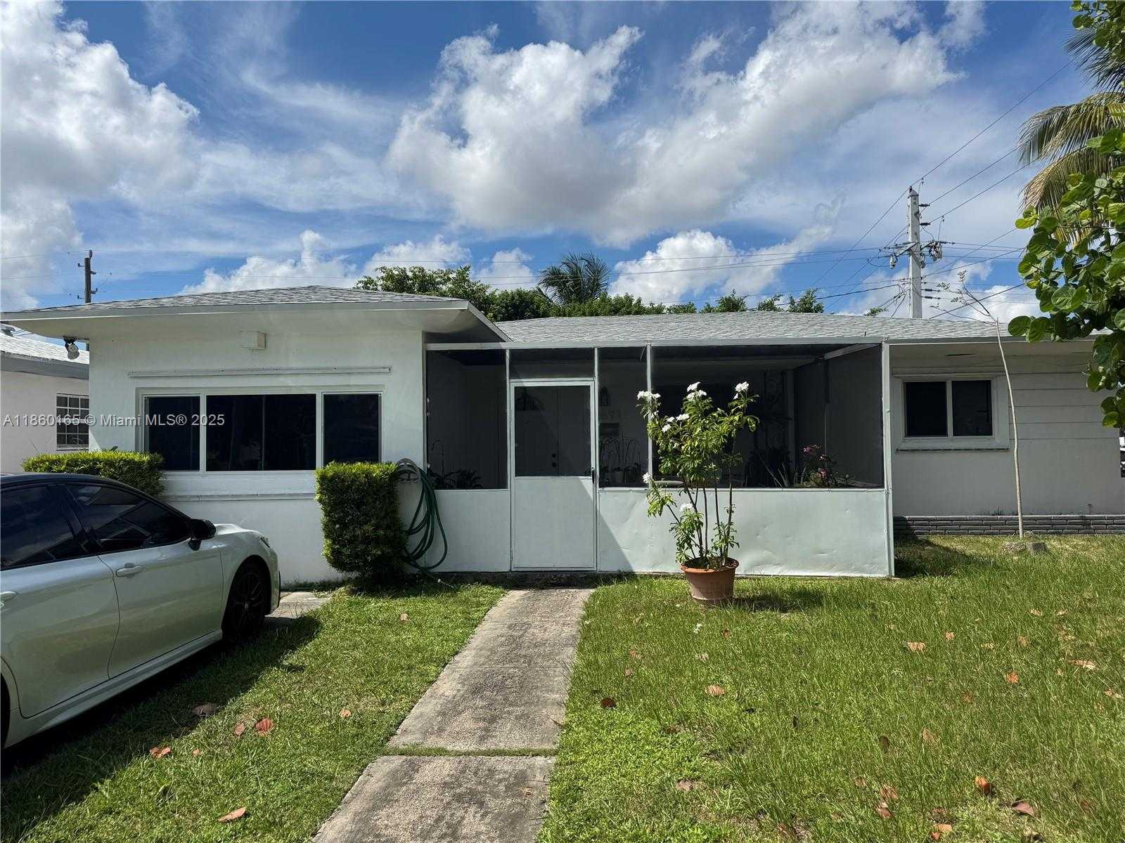 Small Image of 1691 NORTH EAST 177TH ST, North Miami Beach Number 2