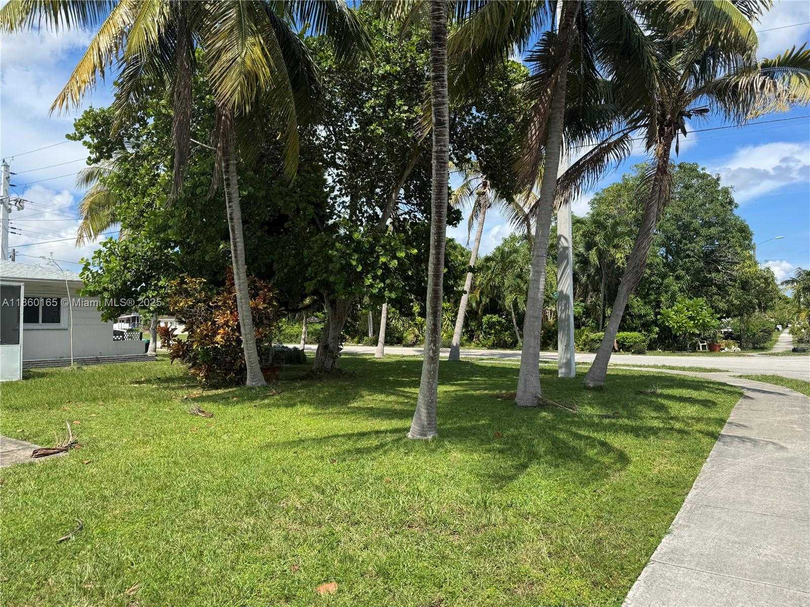 Small Image of 1691 NORTH EAST 177TH ST, North Miami Beach Number 3