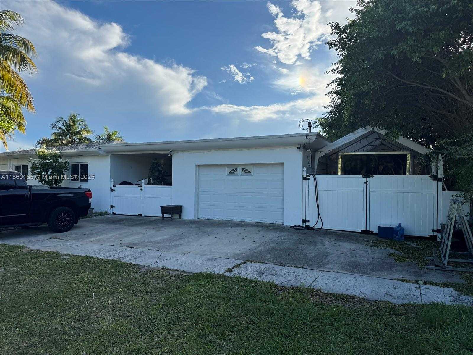 Small Image of 1691 NORTH EAST 177TH ST, North Miami Beach Number 4