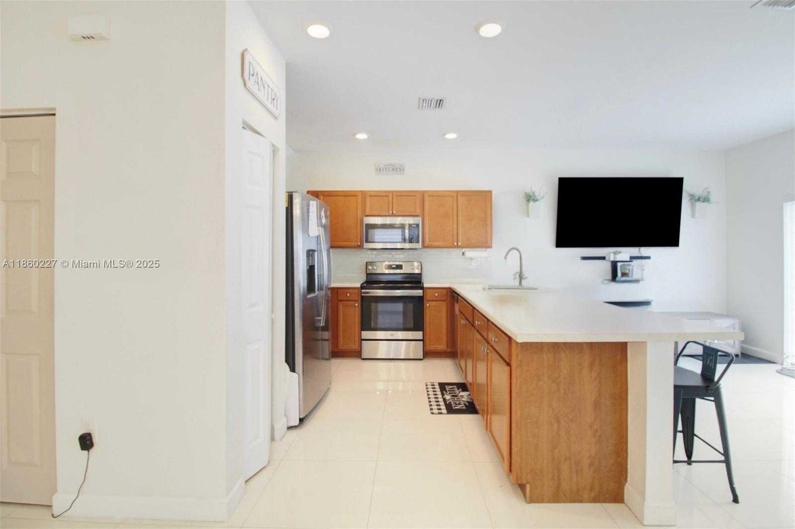 Small Image of 277 SOUTH EAST 31ST AVE, Homestead Number 3