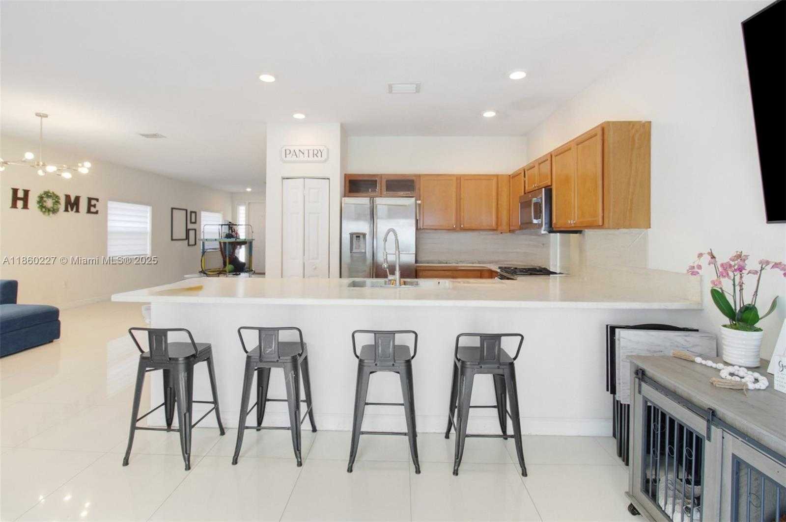 Small Image of 277 SOUTH EAST 31ST AVE, Homestead Number 4