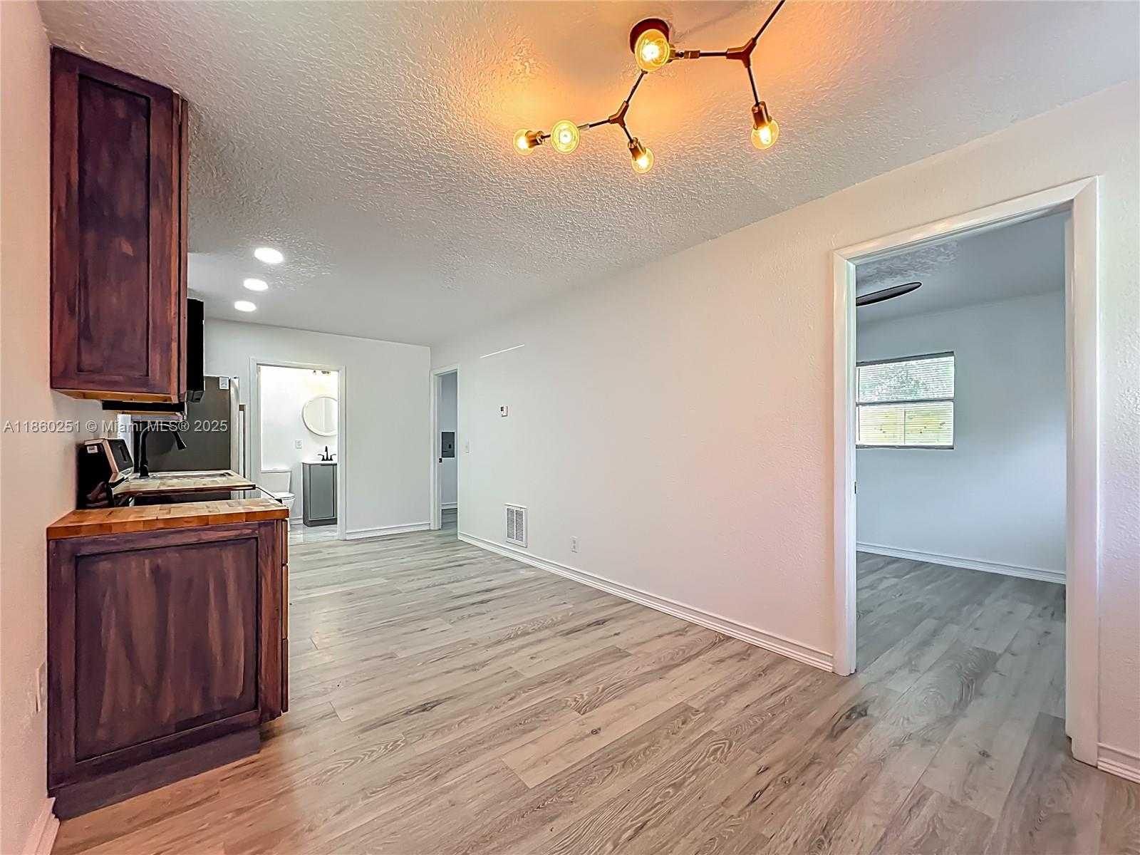 Small Image of 8781 S LAKESHORE DR FLORAL CITY, Other City - In The State Of Florida Number 29