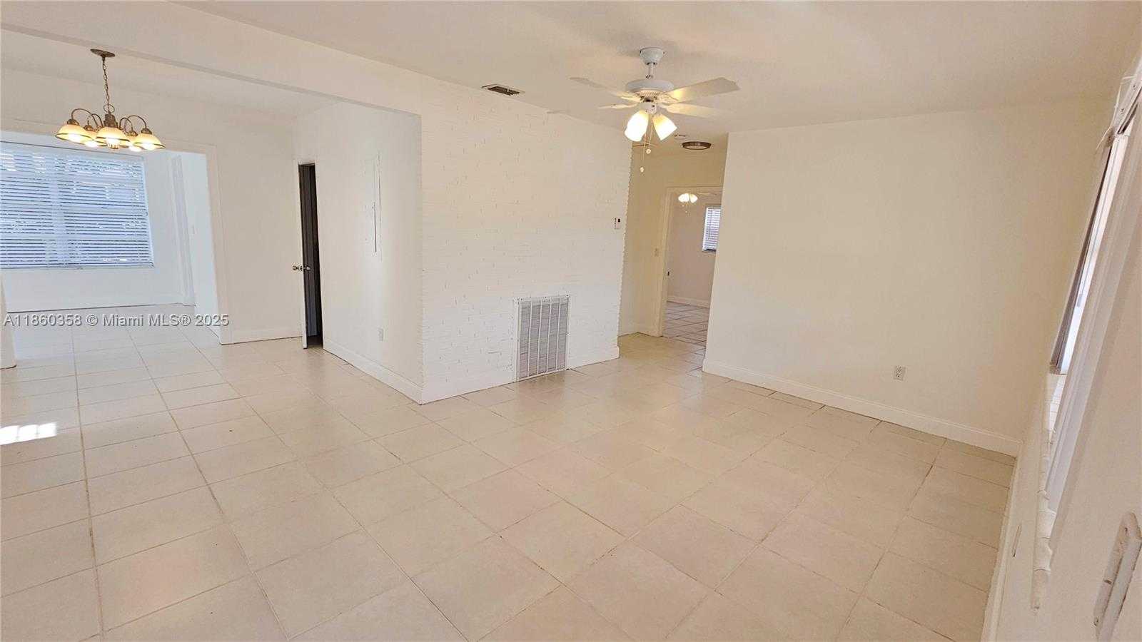 Small Image of 7805 JUNIPER ST, Miramar Number 16