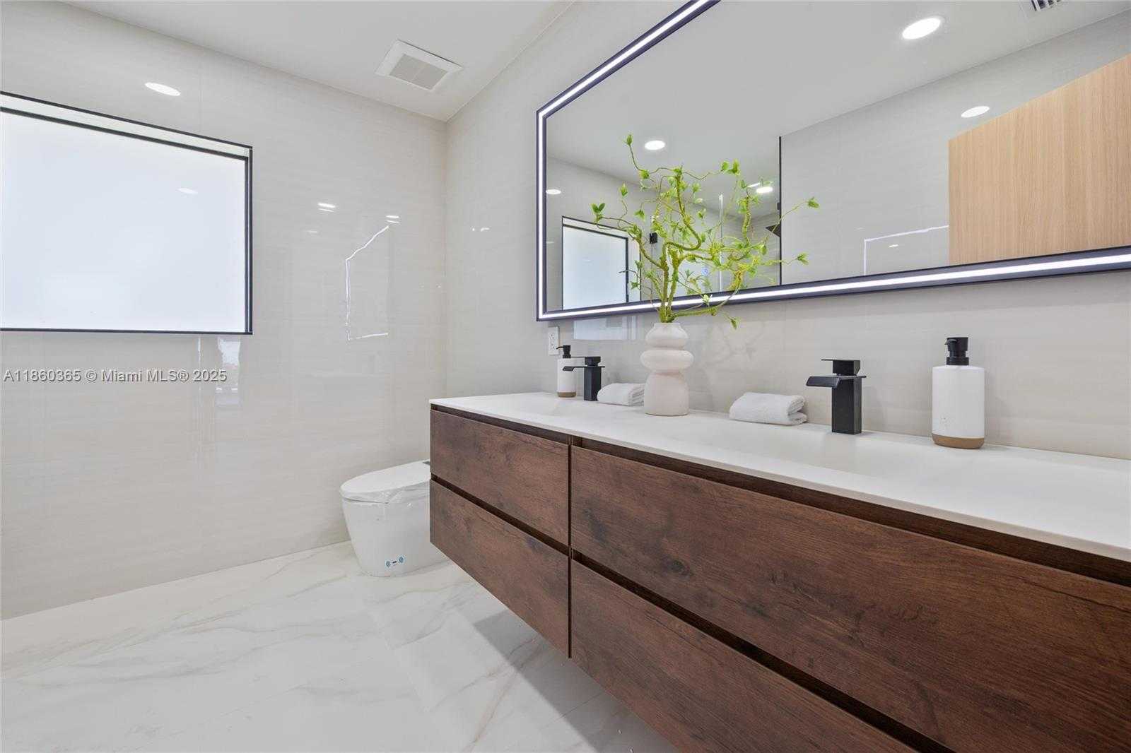 Small Image of 2415 NORTH EAST 35TH DR, Fort Lauderdale Number 13