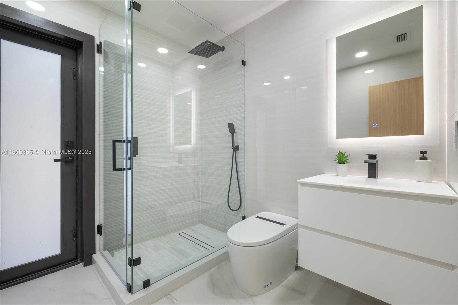 Small Image of 2415 NORTH EAST 35TH DR, Fort Lauderdale Number 17