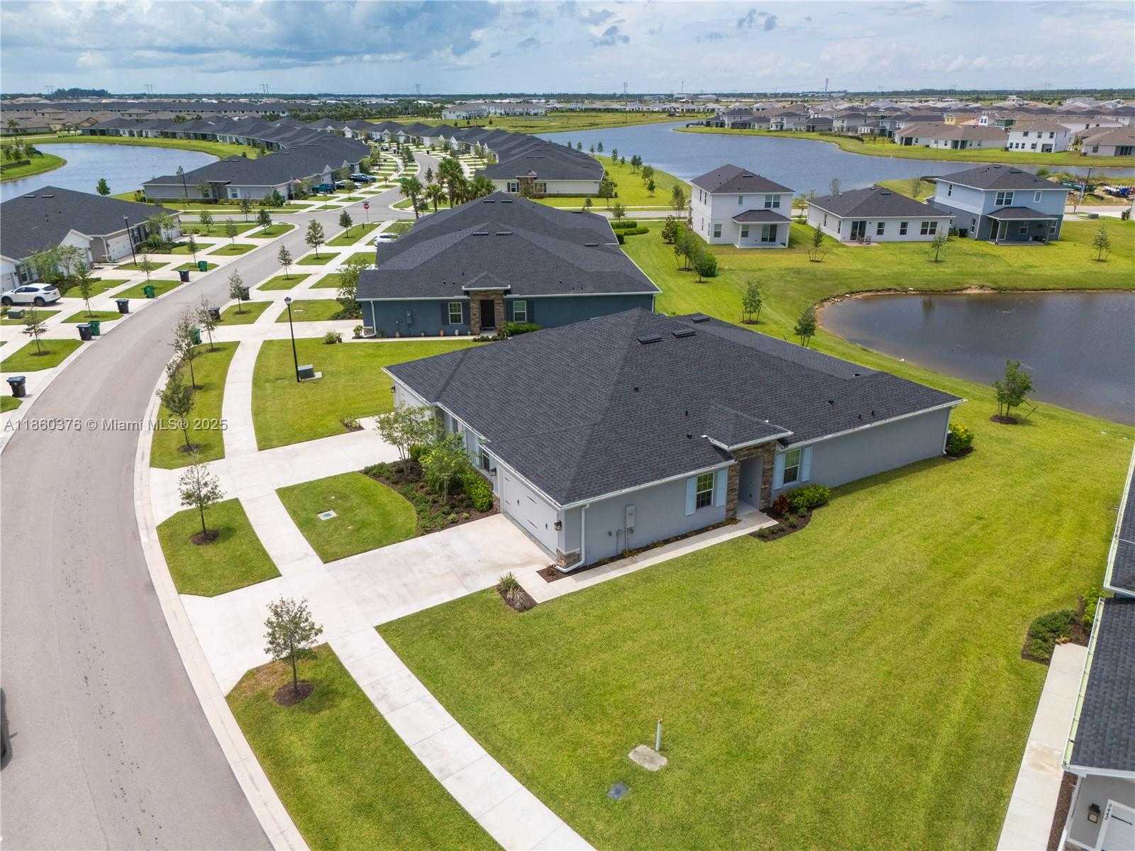 Small Image of 9454 SOUTH WEST LIBERTAS WAY, Port St. Lucie Number 35