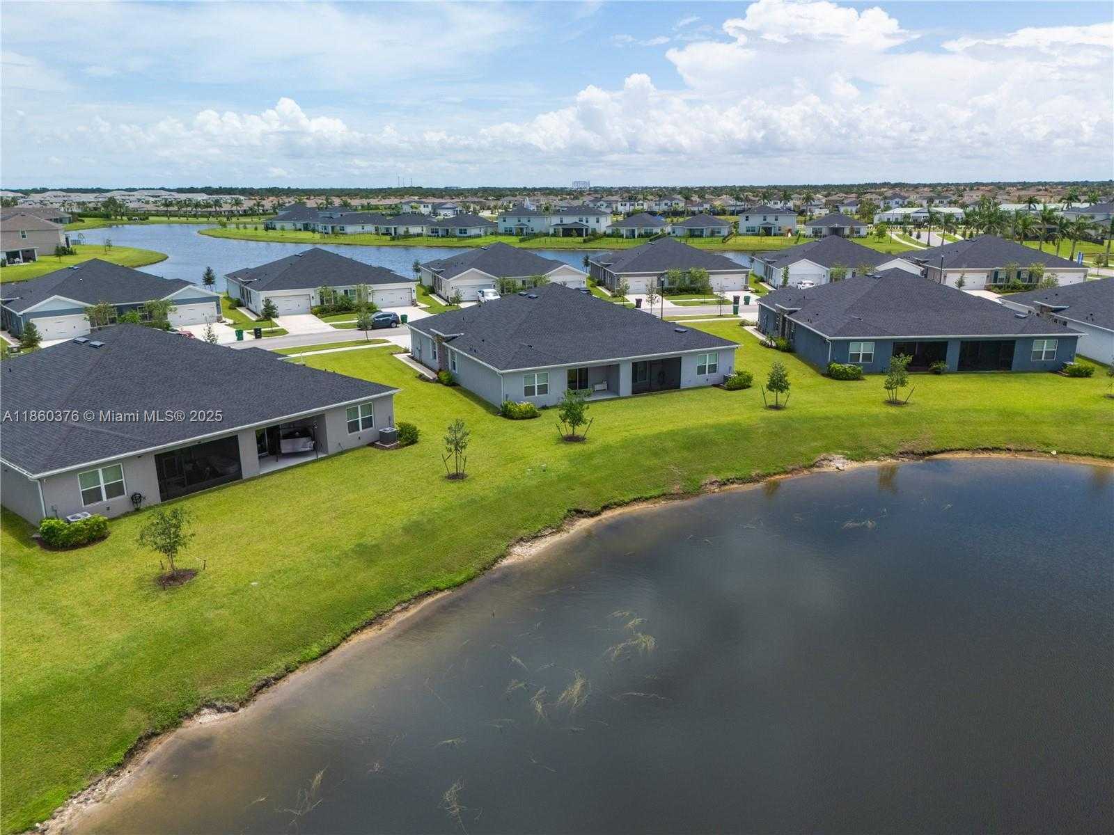 Small Image of 9454 SOUTH WEST LIBERTAS WAY, Port St. Lucie Number 43