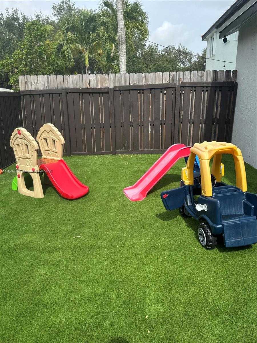 Small Image of 8848 NORTH WEST 188TH ST, Hialeah Number 6