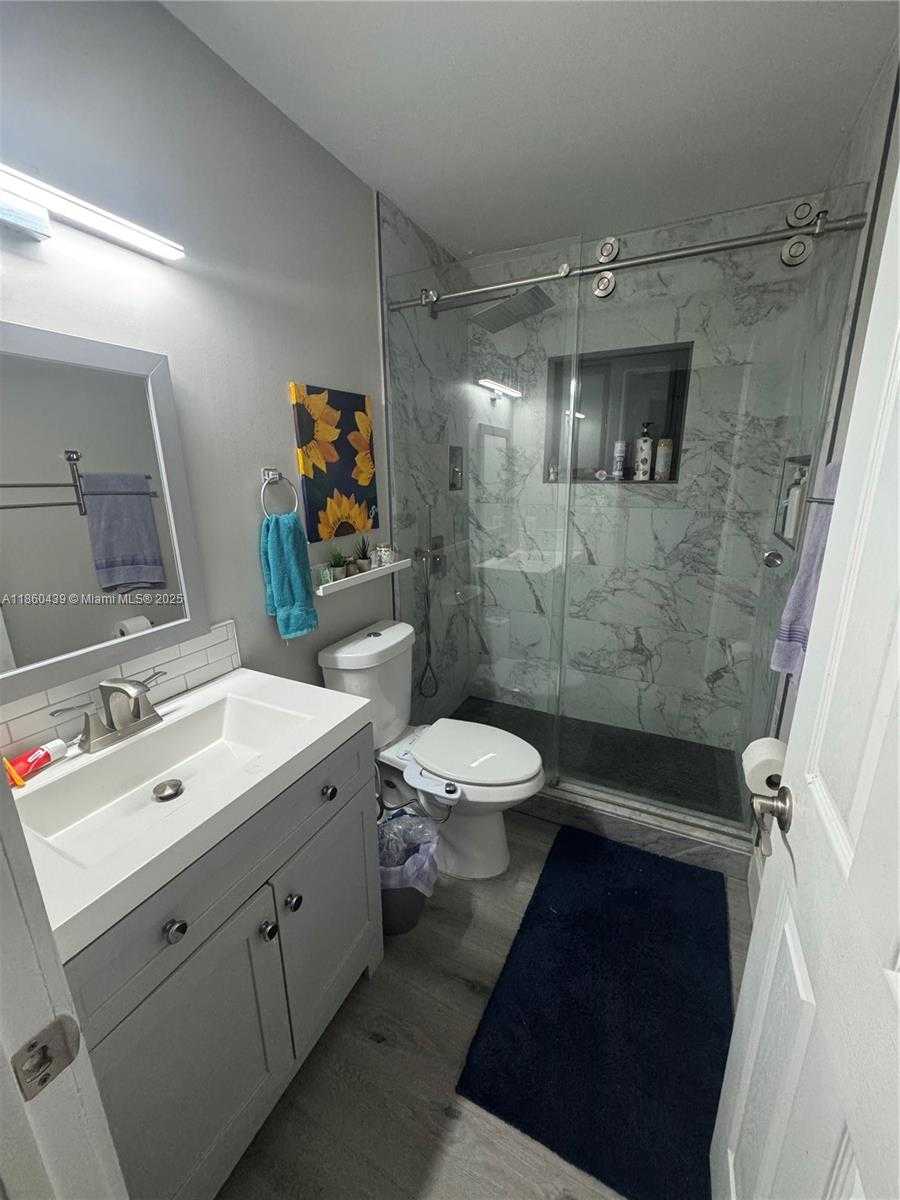 Small Image of 8848 NORTH WEST 188TH ST, Hialeah Number 7