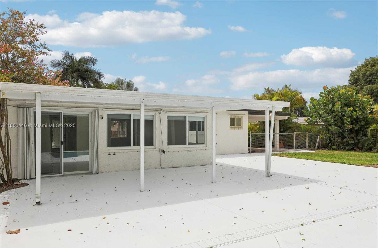 Small Image of 8601 NORTH WEST 185TH TER, Hialeah Number 14