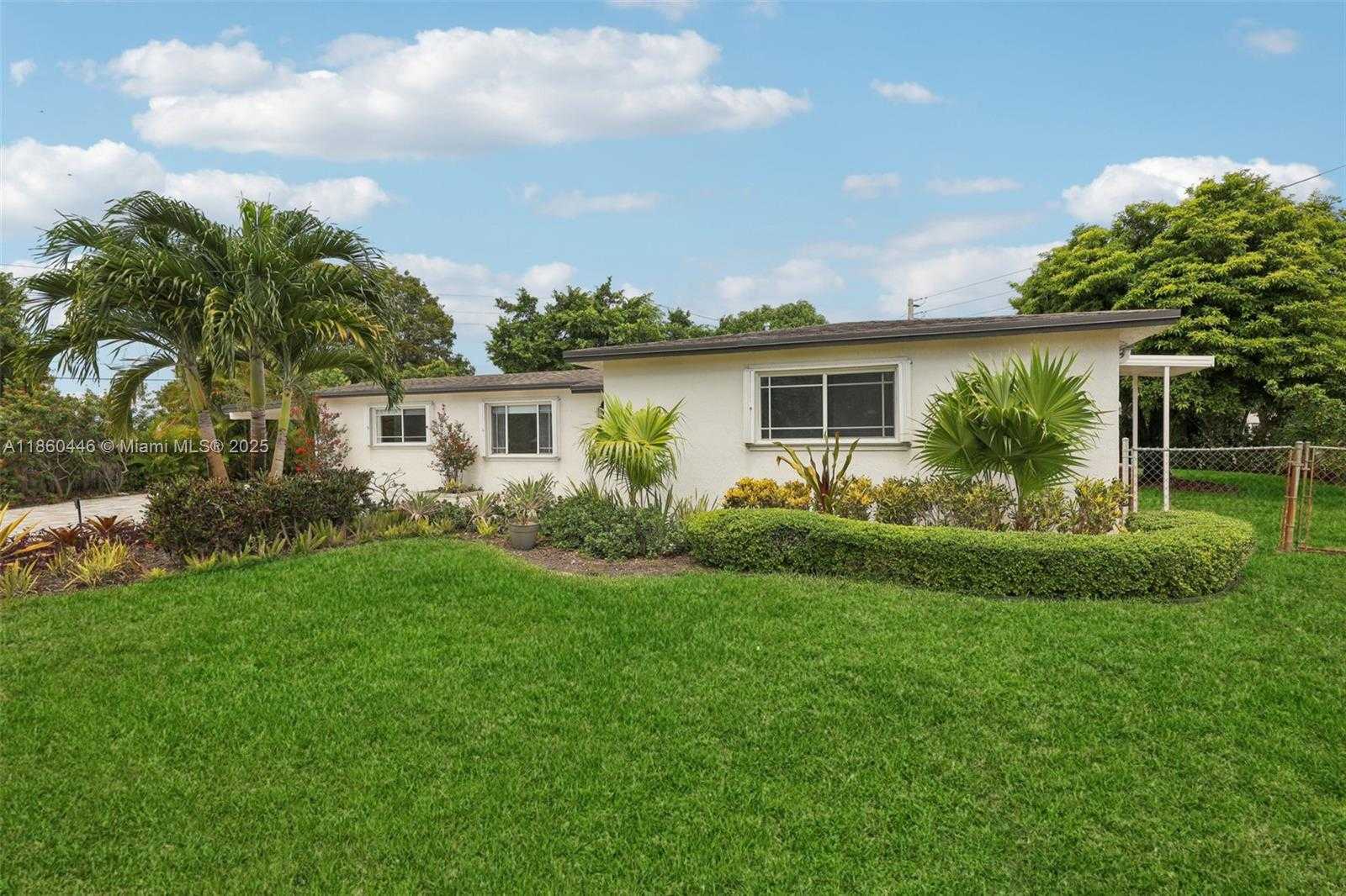 Small Image of 8601 NORTH WEST 185TH TER, Hialeah Number 2