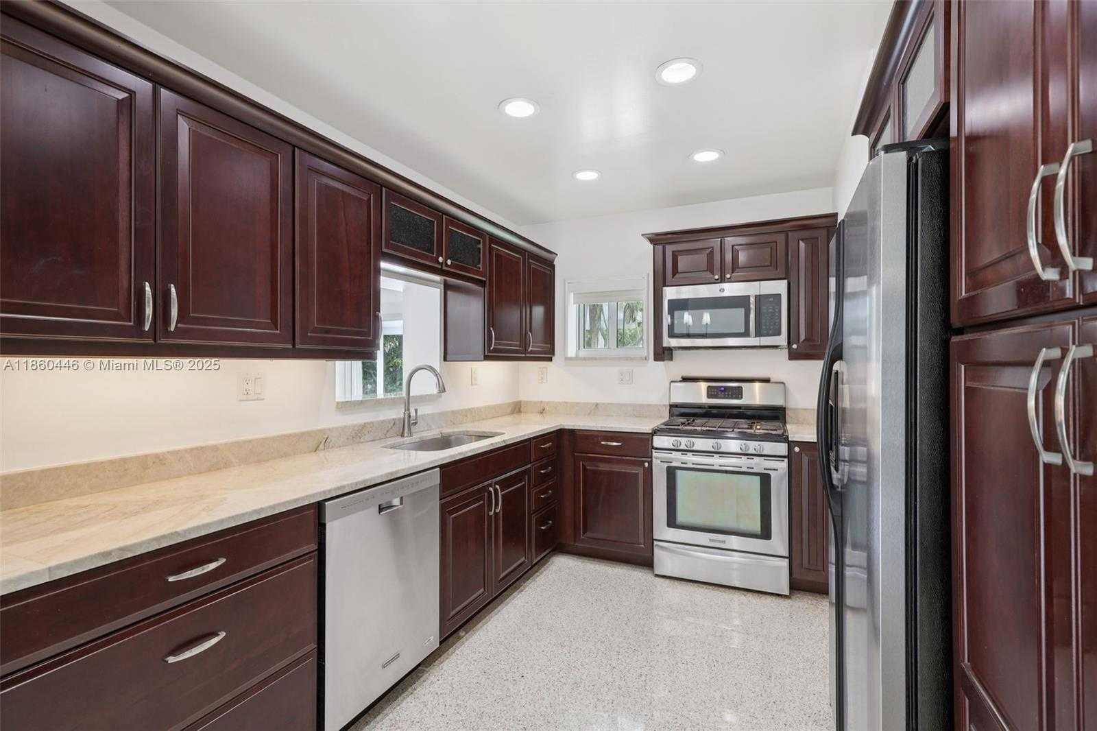 Small Image of 8601 NORTH WEST 185TH TER, Hialeah Number 24