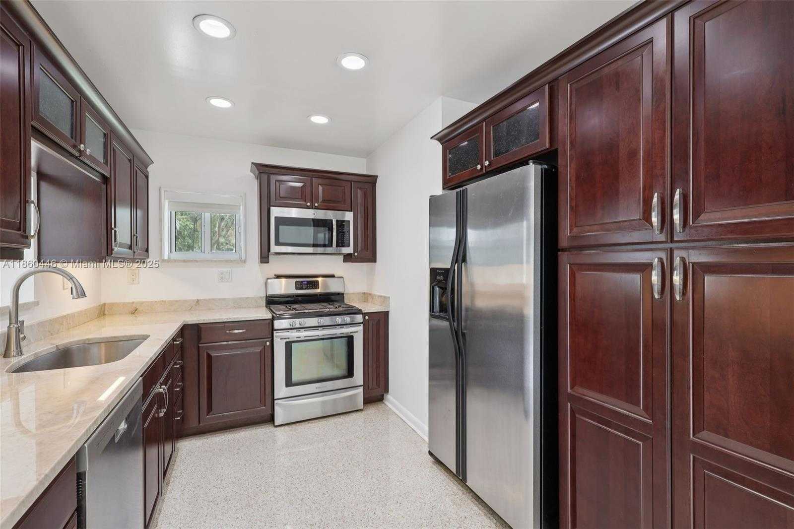Small Image of 8601 NORTH WEST 185TH TER, Hialeah Number 25