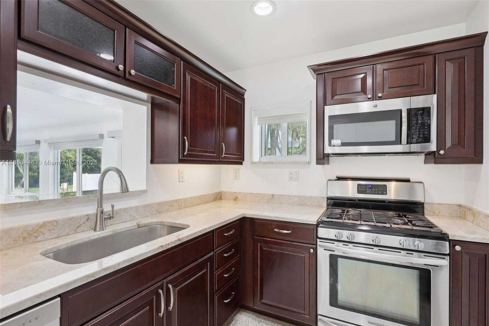 Small Image of 8601 NORTH WEST 185TH TER, Hialeah Number 26
