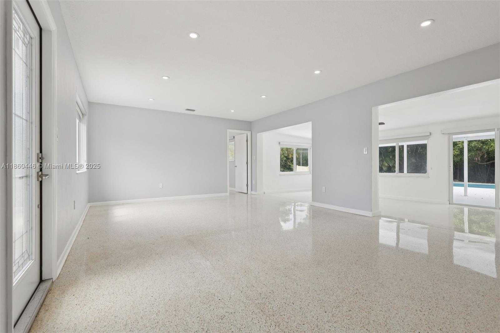Small Image of 8601 NORTH WEST 185TH TER, Hialeah Number 29