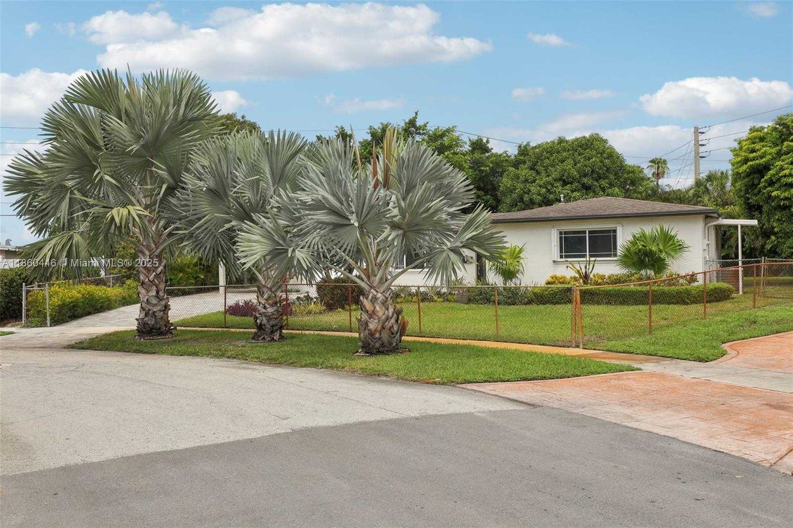 Small Image of 8601 NORTH WEST 185TH TER, Hialeah Number 3
