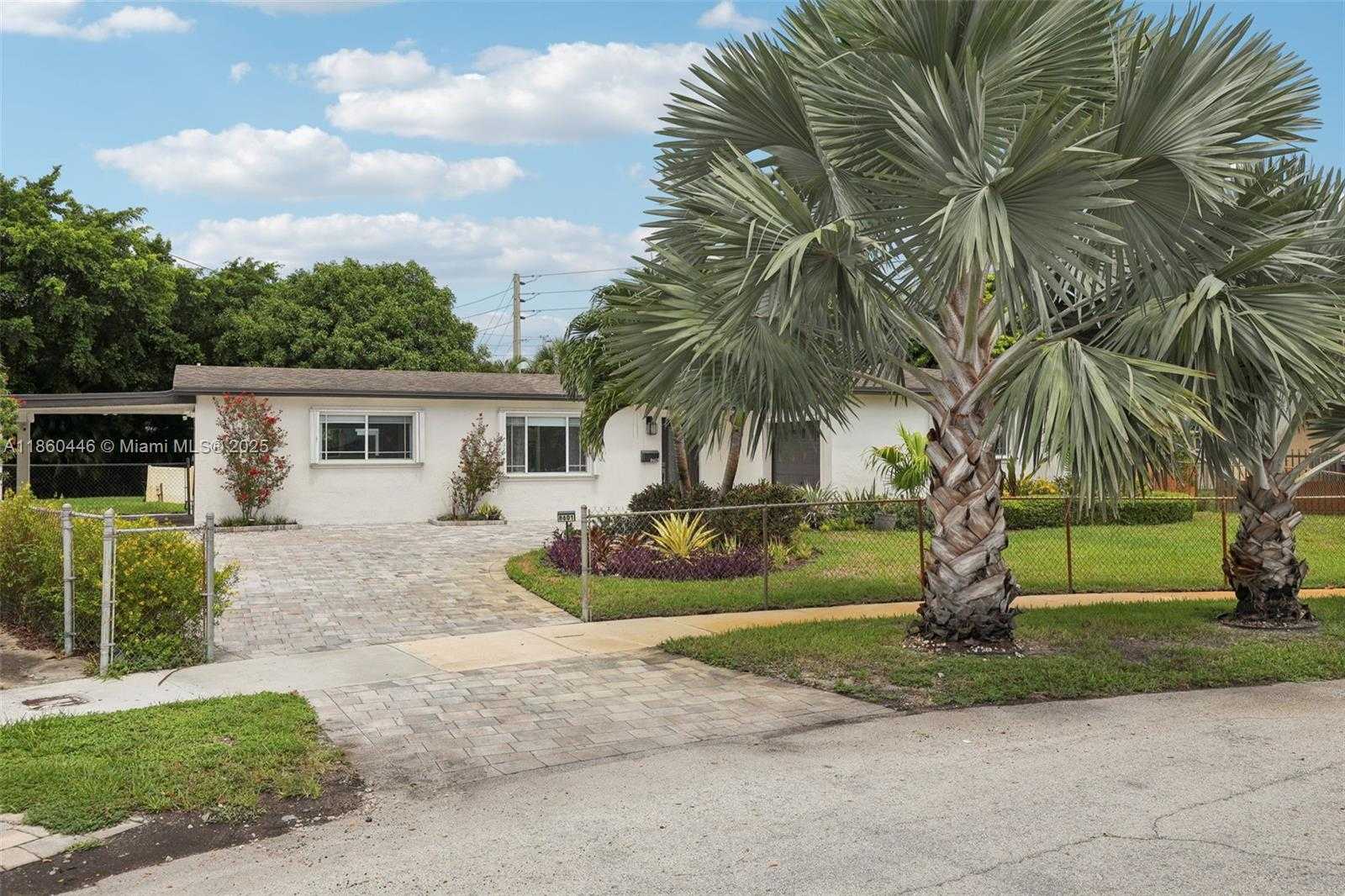 Small Image of 8601 NORTH WEST 185TH TER, Hialeah Number 4