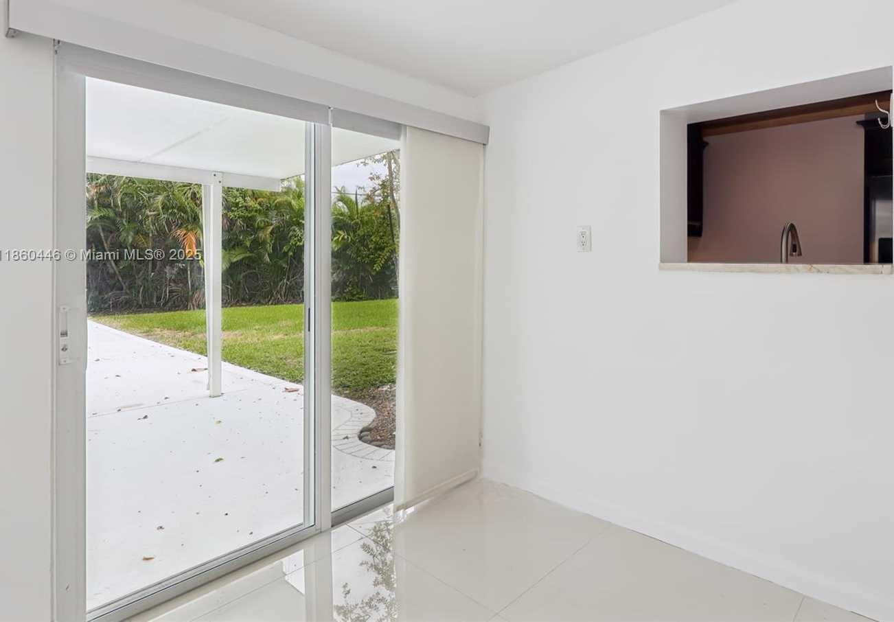 Small Image of 8601 NORTH WEST 185TH TER, Hialeah Number 41