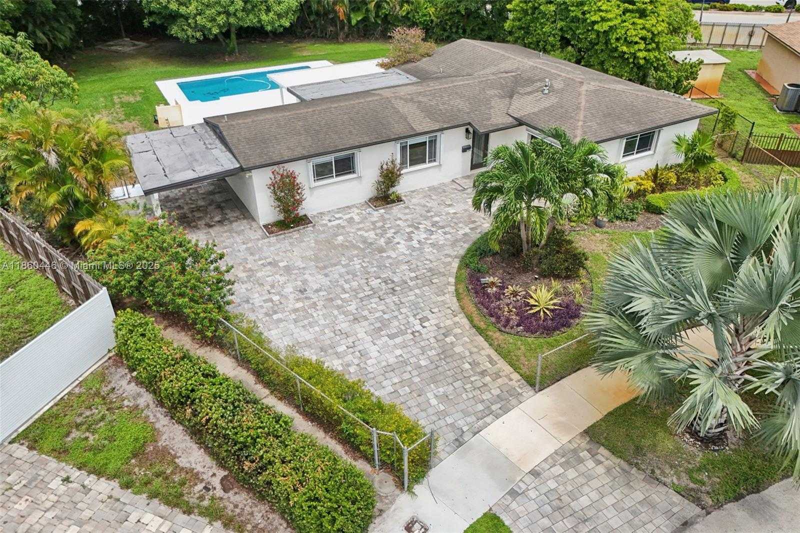 Small Image of 8601 NORTH WEST 185TH TER, Hialeah Number 72
