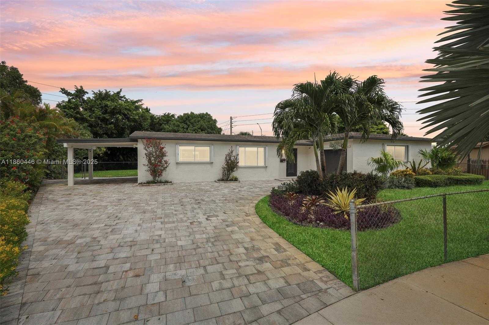 Small Image of 8601 NORTH WEST 185TH TER, Hialeah Number 74