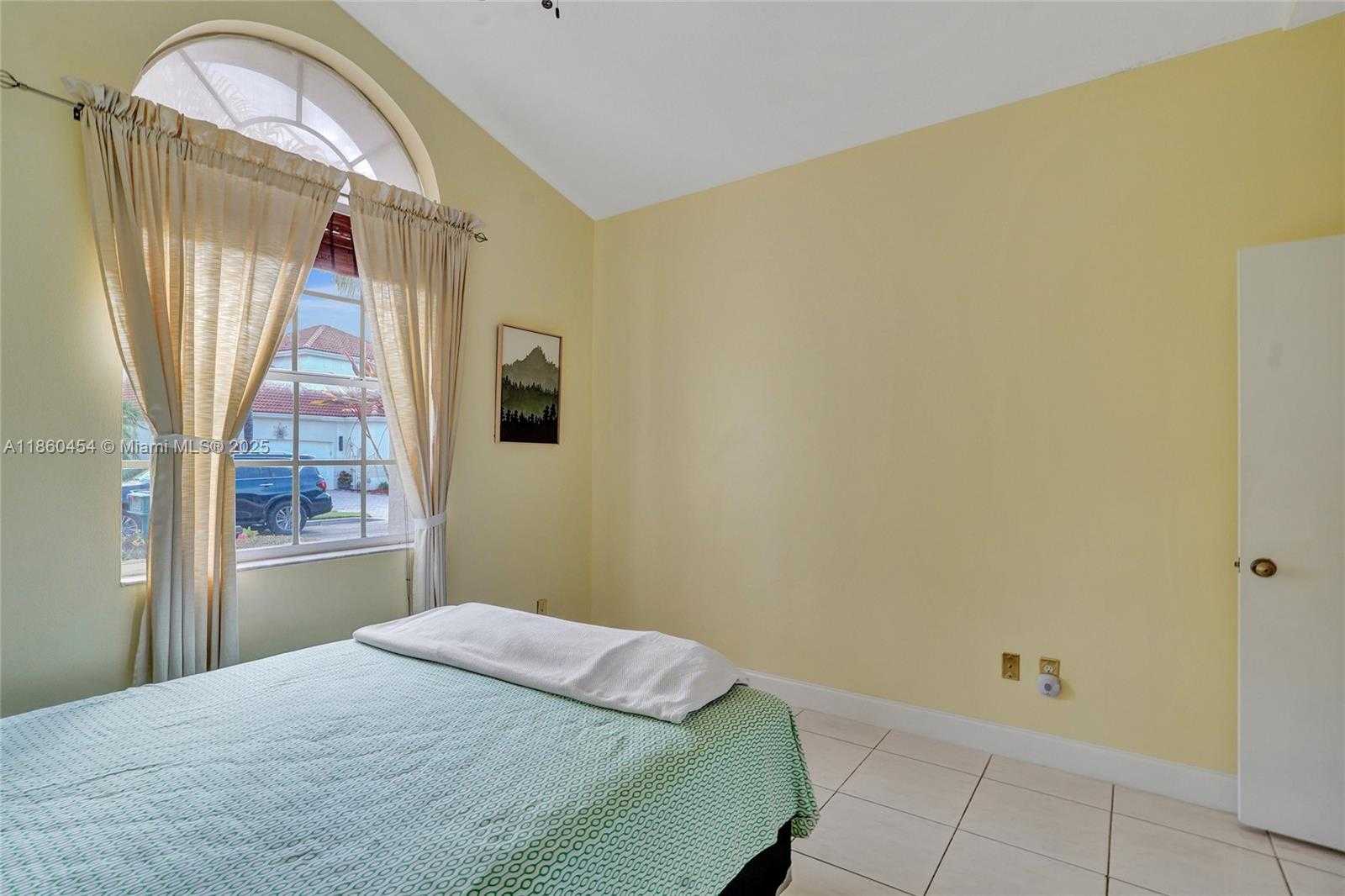 Small Image of 1485 WEST LACOSTA DR W, Pembroke Pines Number 10