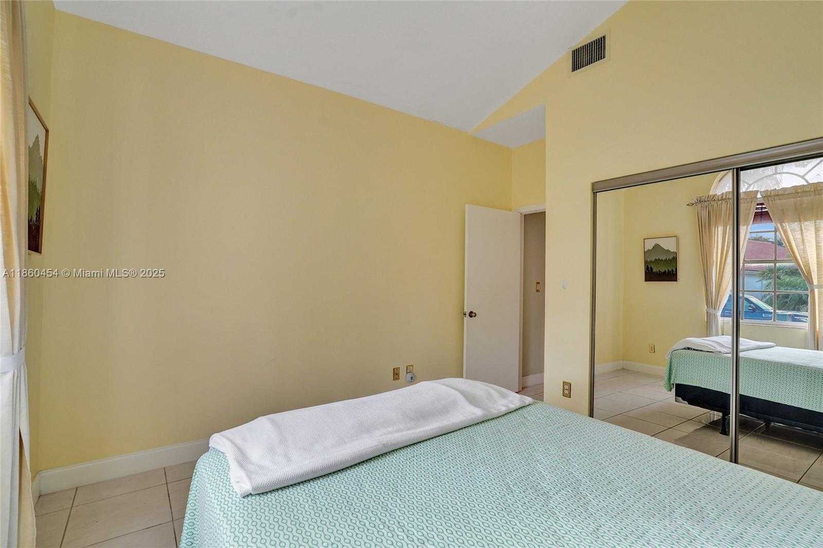 Small Image of 1485 WEST LACOSTA DR W, Pembroke Pines Number 11