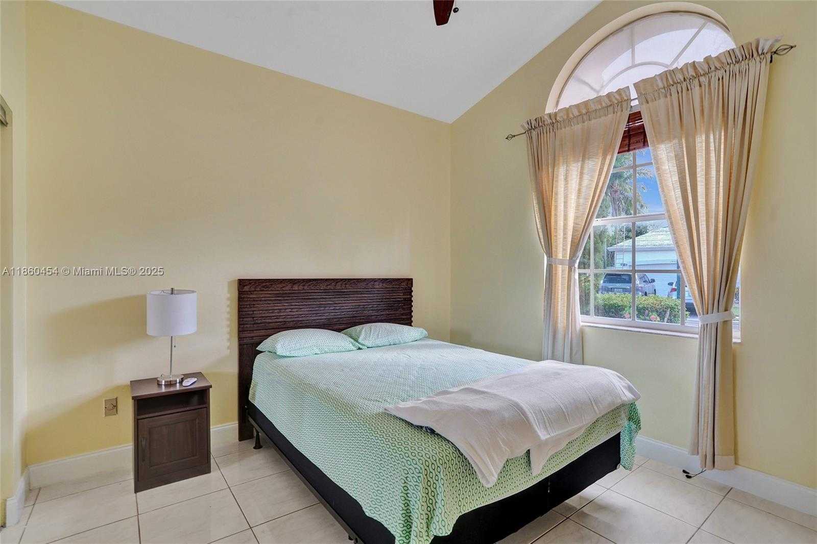 Small Image of 1485 WEST LACOSTA DR W, Pembroke Pines Number 12