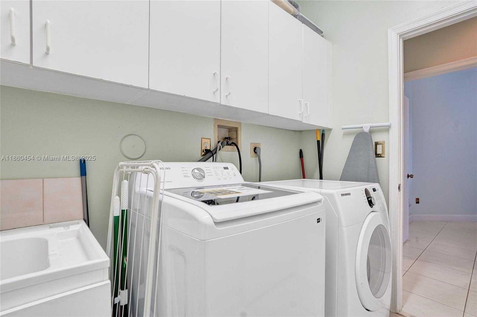 Small Image of 1485 WEST LACOSTA DR W, Pembroke Pines Number 15