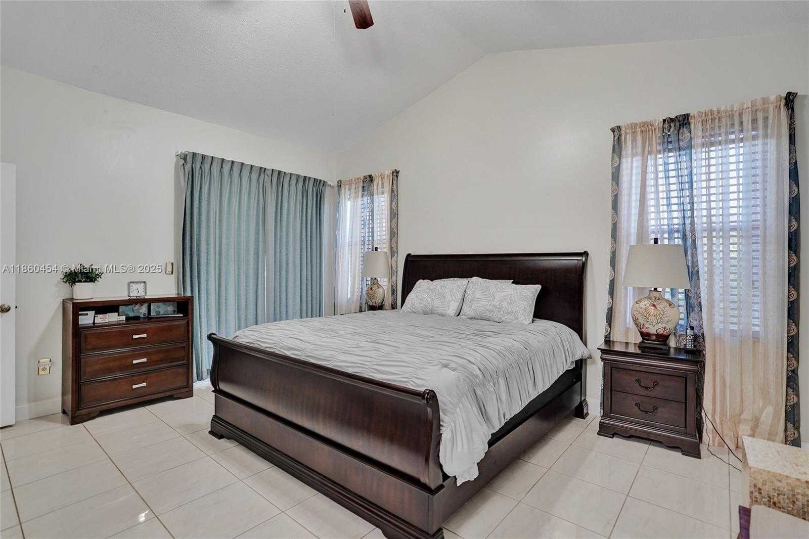Small Image of 1485 WEST LACOSTA DR W, Pembroke Pines Number 22