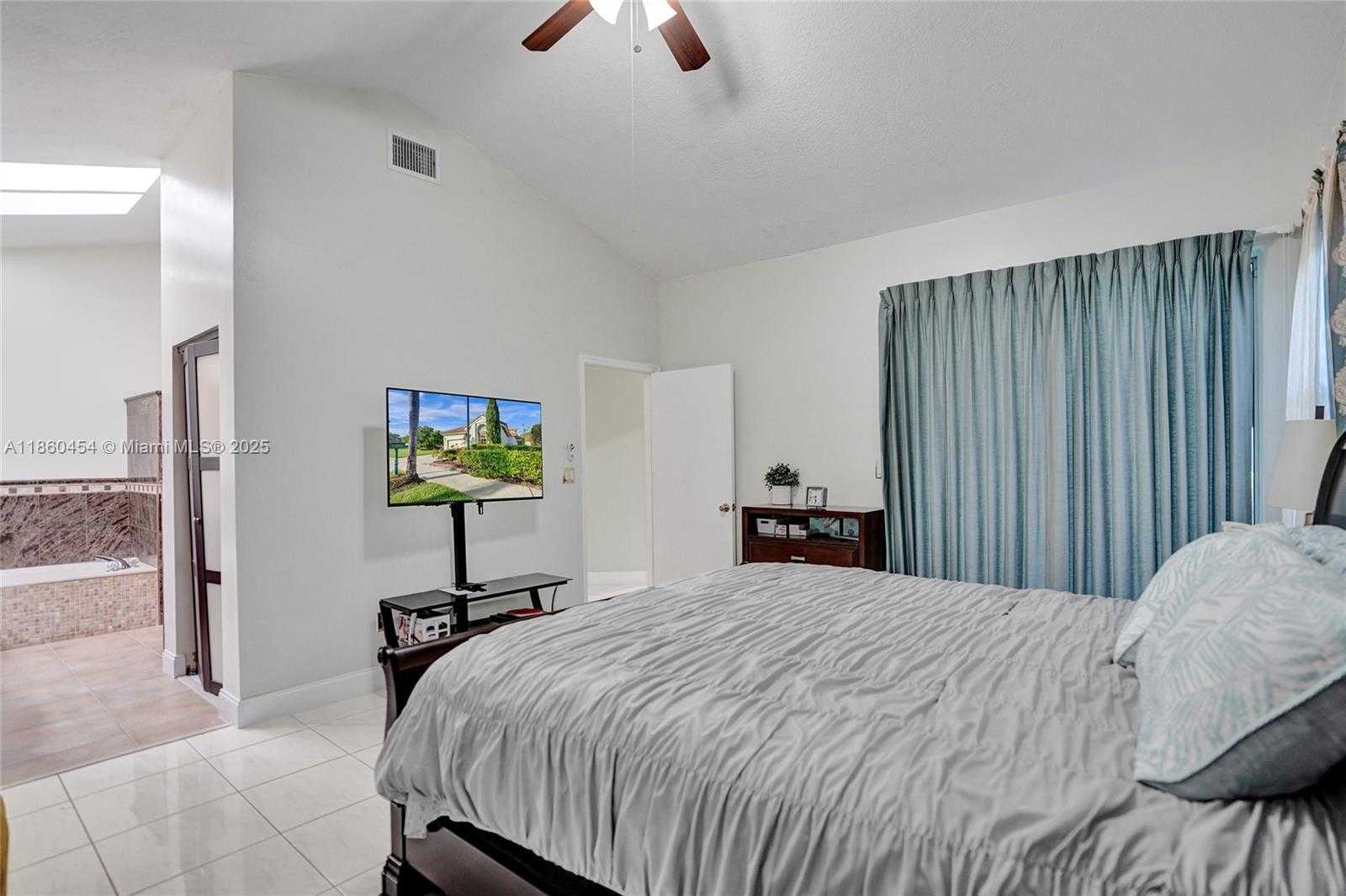Small Image of 1485 WEST LACOSTA DR W, Pembroke Pines Number 23