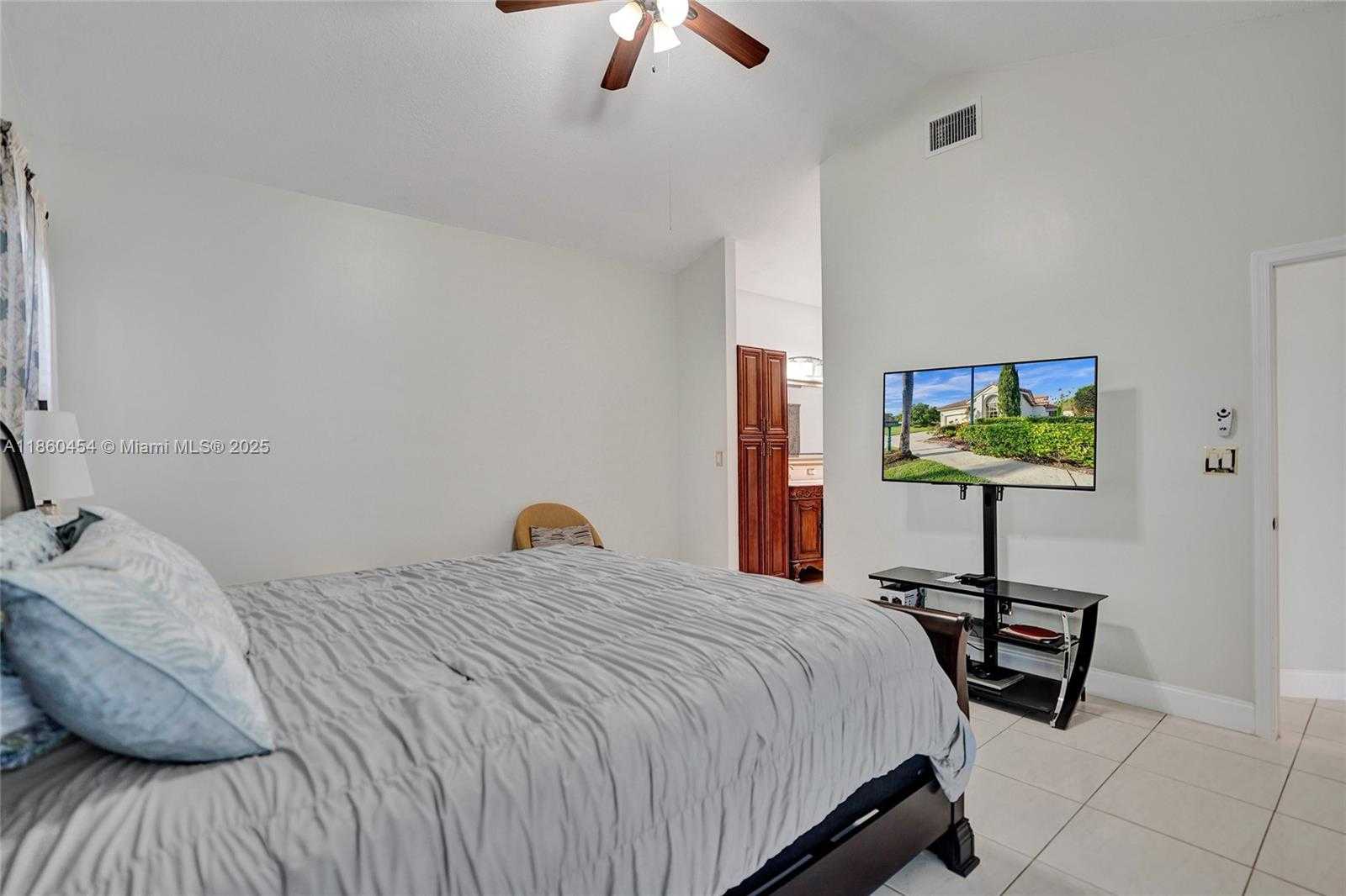Small Image of 1485 WEST LACOSTA DR W, Pembroke Pines Number 24