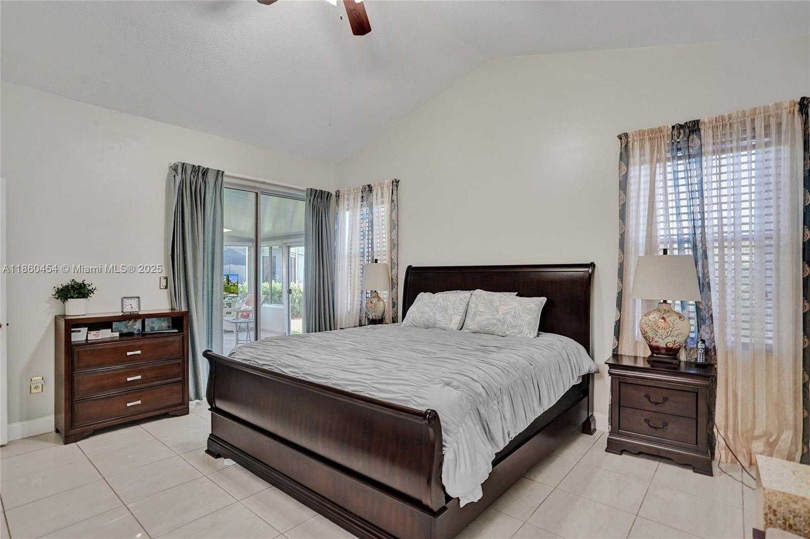 Small Image of 1485 WEST LACOSTA DR W, Pembroke Pines Number 26