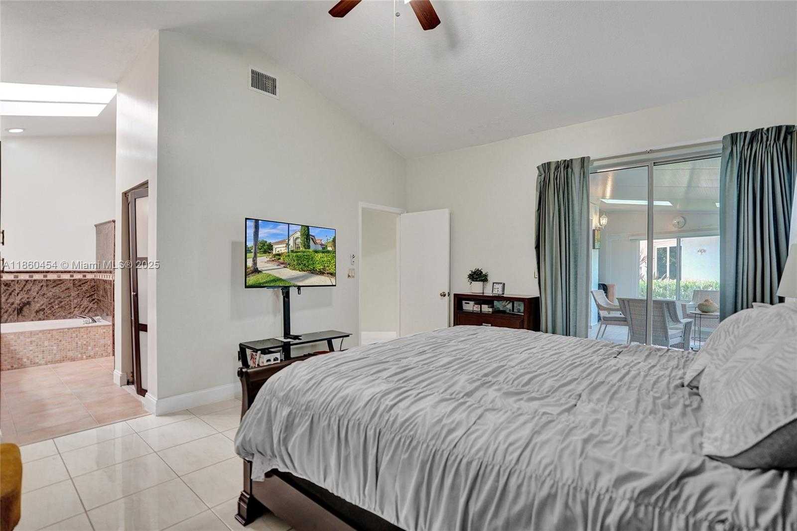 Small Image of 1485 WEST LACOSTA DR W, Pembroke Pines Number 27