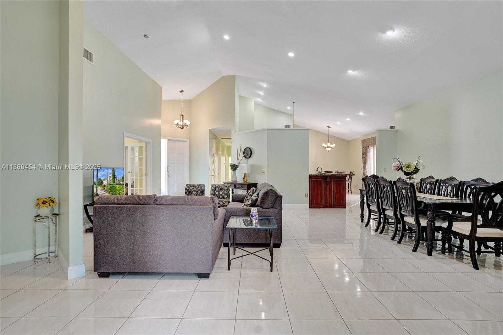 Small Image of 1485 WEST LACOSTA DR W, Pembroke Pines Number 34