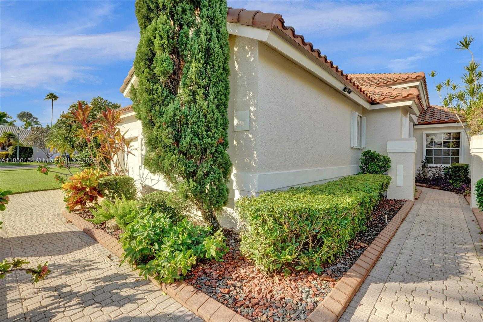 Small Image of 1485 WEST LACOSTA DR W, Pembroke Pines Number 4