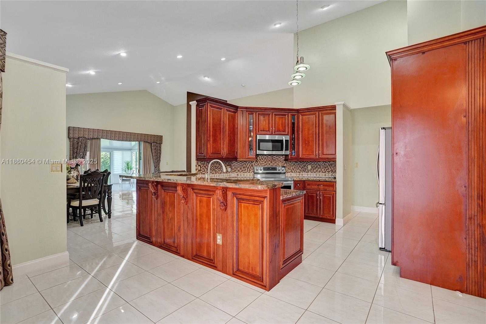 Small Image of 1485 WEST LACOSTA DR W, Pembroke Pines Number 47