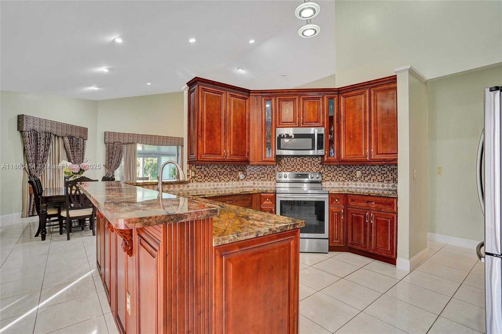 Small Image of 1485 WEST LACOSTA DR W, Pembroke Pines Number 49