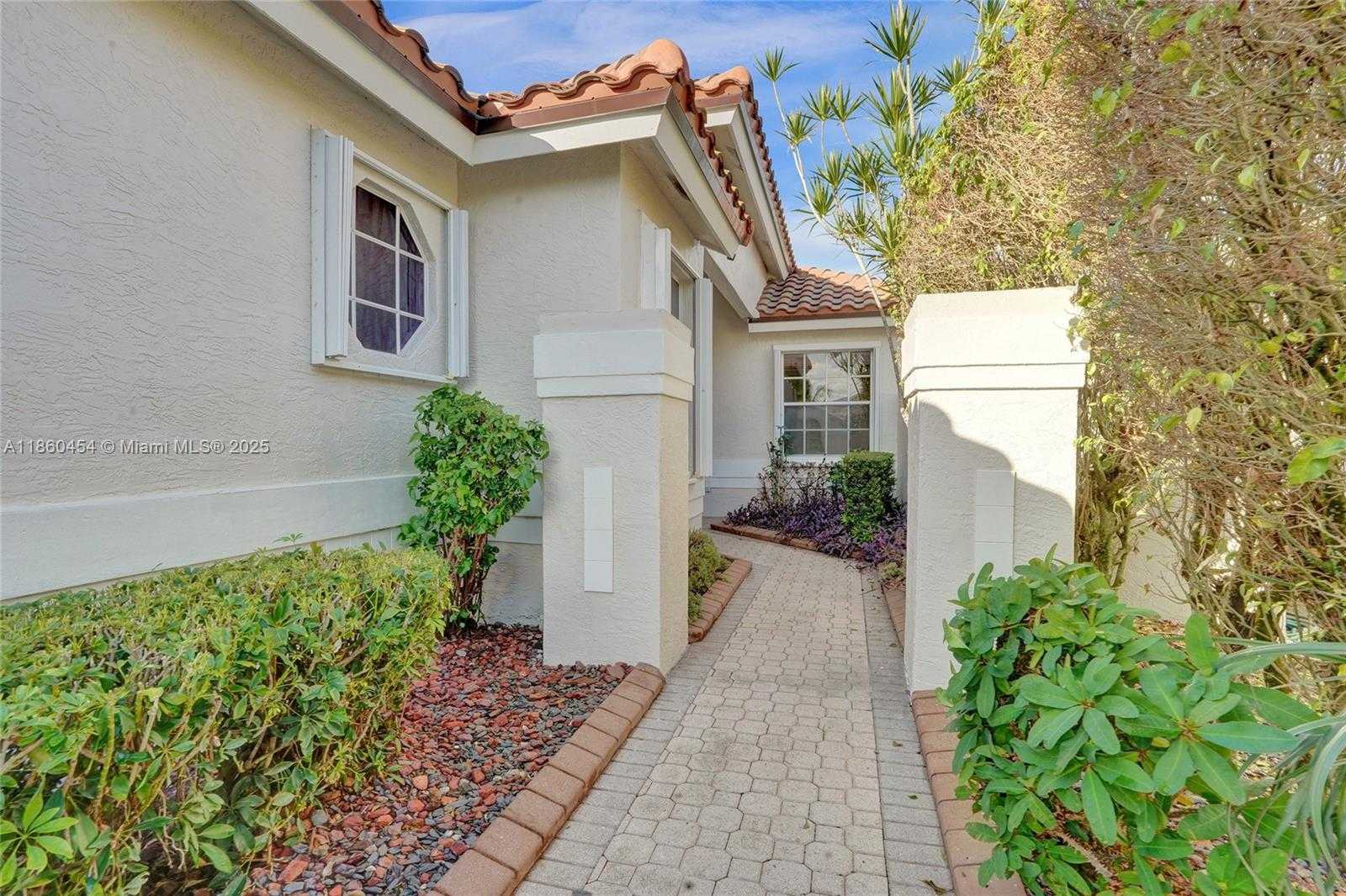 Small Image of 1485 WEST LACOSTA DR W, Pembroke Pines Number 5