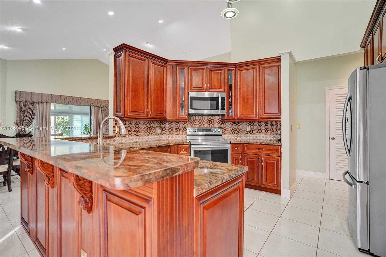 Small Image of 1485 WEST LACOSTA DR W, Pembroke Pines Number 53