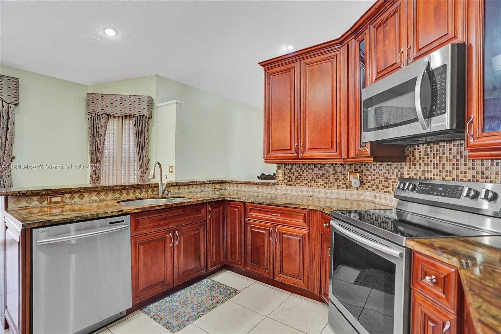 Small Image of 1485 WEST LACOSTA DR W, Pembroke Pines Number 54