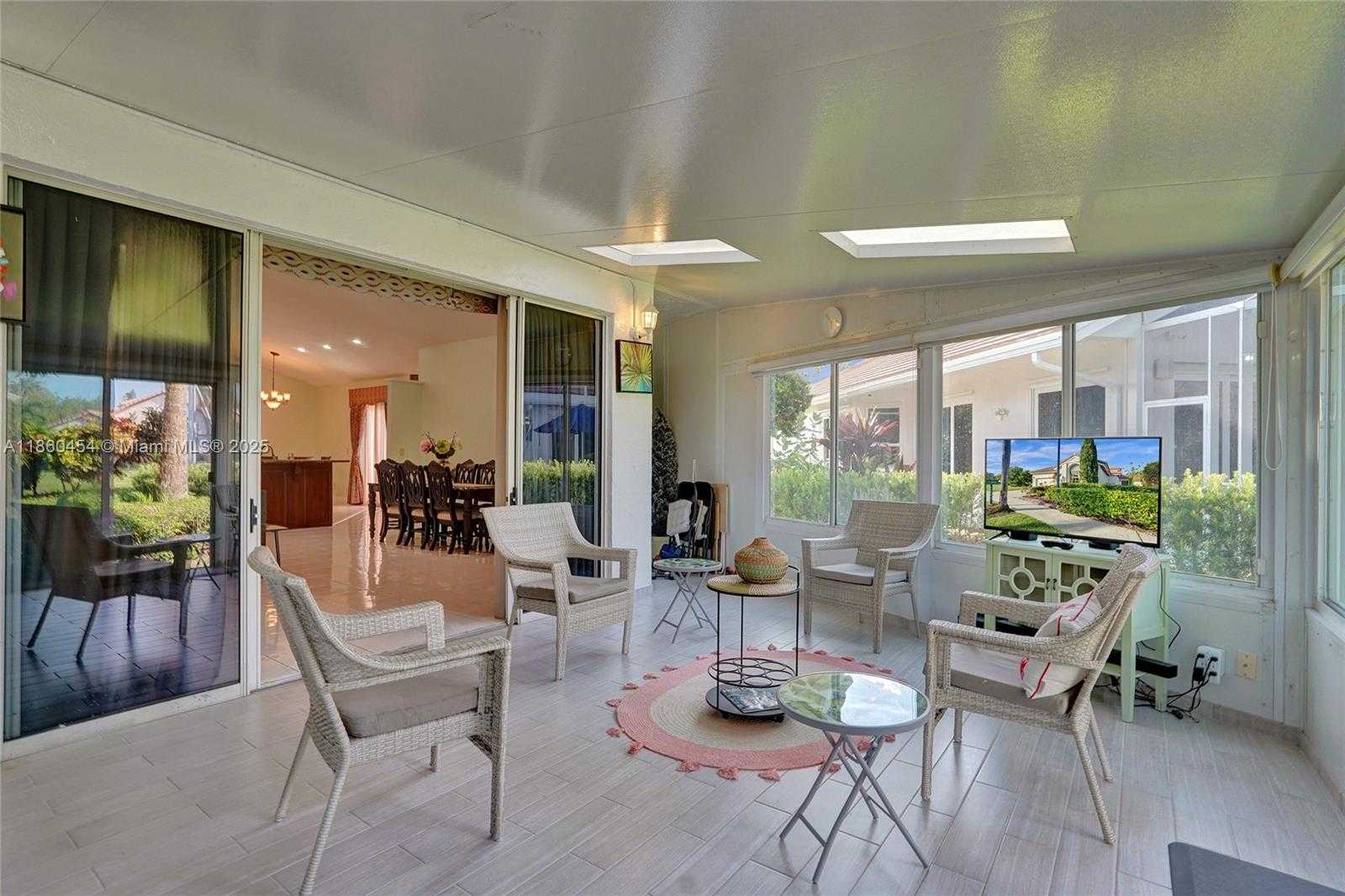 Small Image of 1485 WEST LACOSTA DR W, Pembroke Pines Number 60