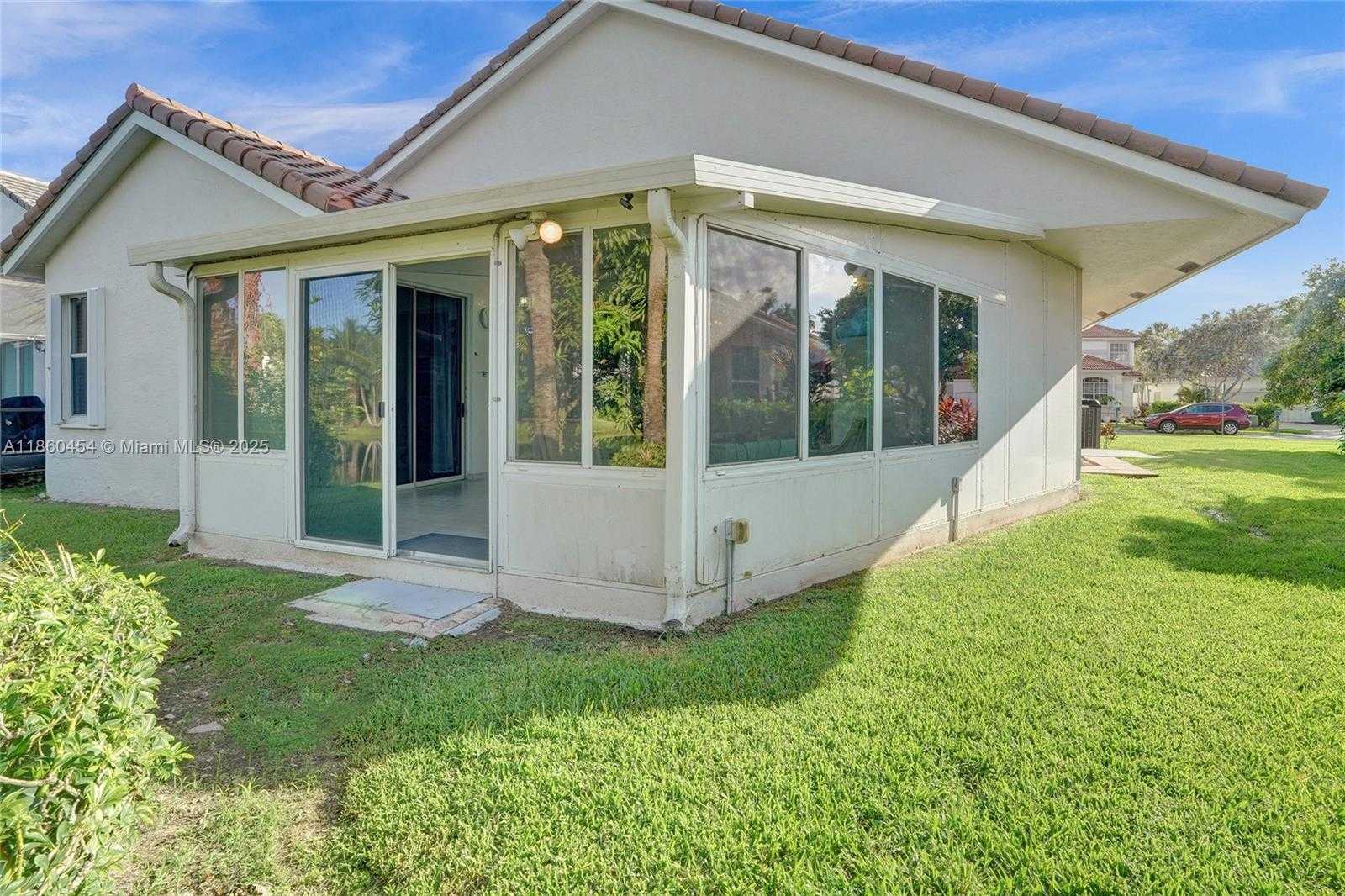 Small Image of 1485 WEST LACOSTA DR W, Pembroke Pines Number 64